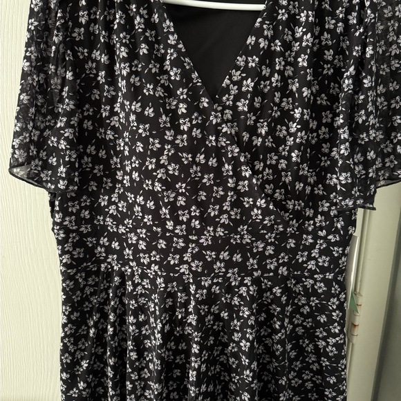 Siren Lily Black and White Floral Midi Dress - Picture 3 of 6